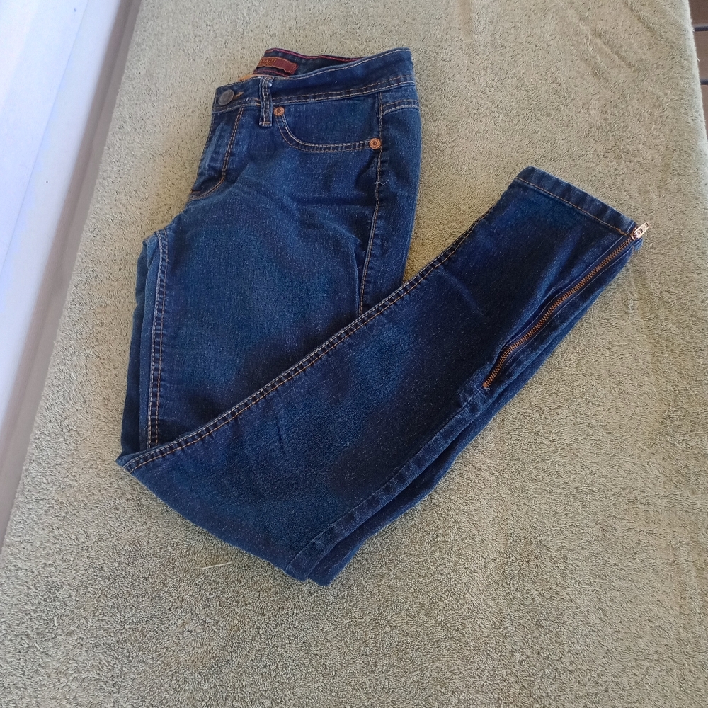 Domaine Brand Jeans Size 7 Skinny Jeans Dark wash